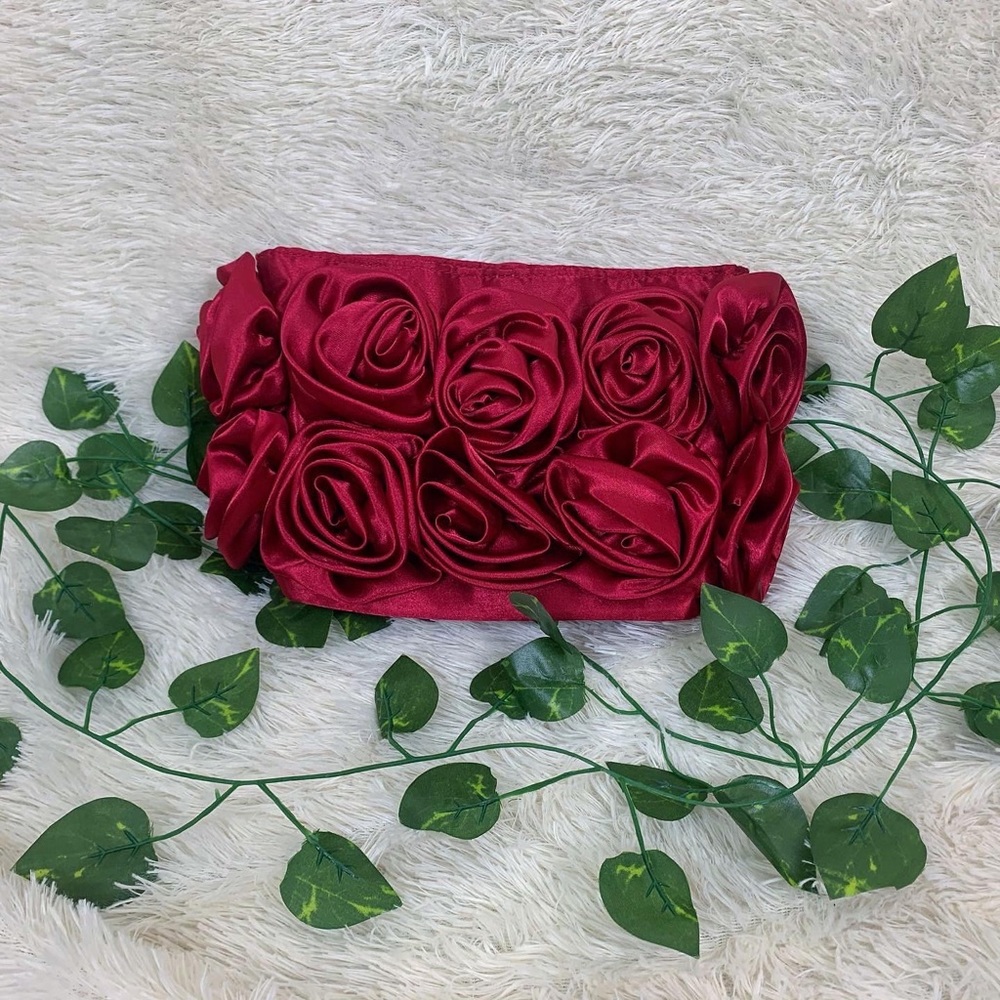 ‘DONT MIND MY THORNS’ ROSE CLUTCH